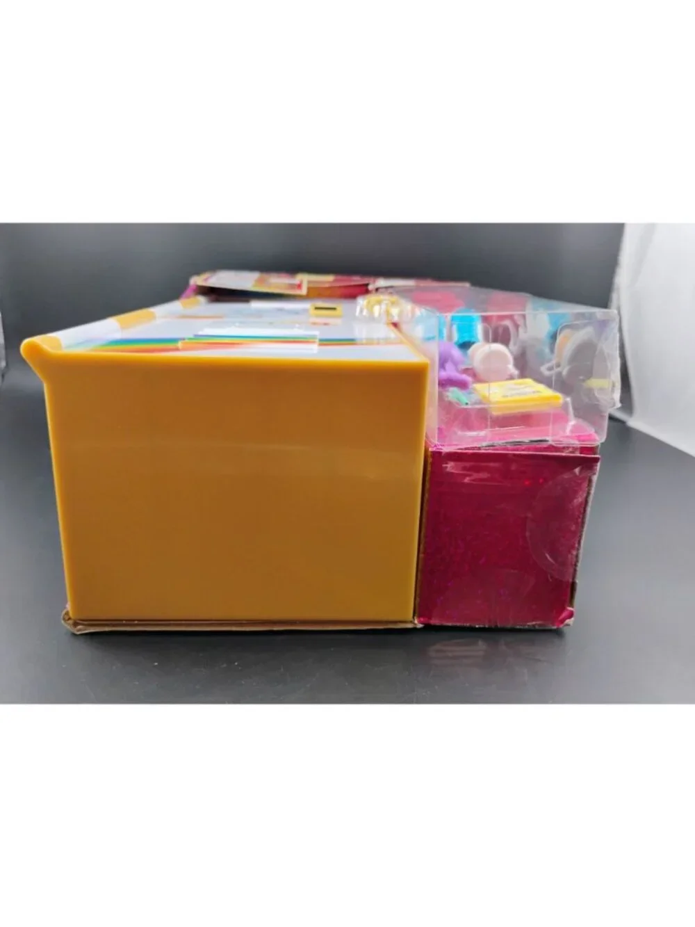 Rainbow High Design & Style Locker Playset With Accessories - Picture 8 of 8